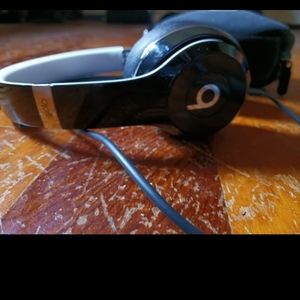 Beats by dre solo2 headphones. ( wired) black.